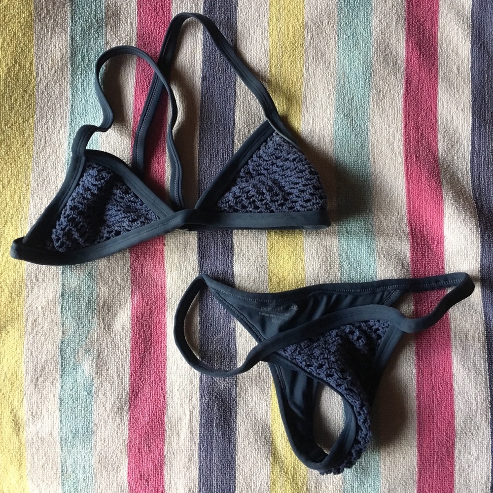 Posh Pua navy triangle set